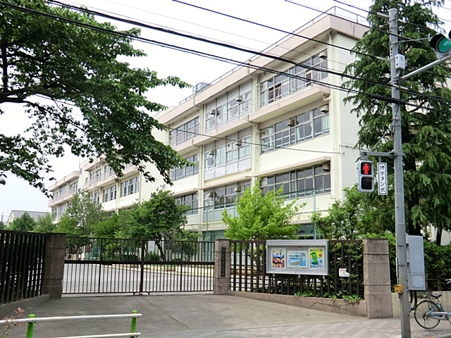 中学校　板橋区立高島第一中学校（中学校）まで228m