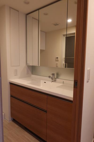 洗面設備　使いやすい洗面所です