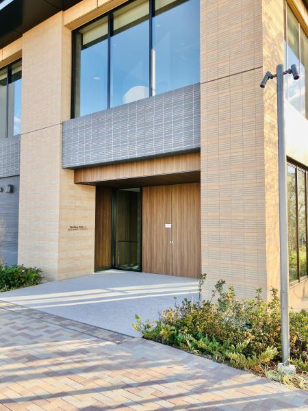 エントランス　落ち着いたエントランスです