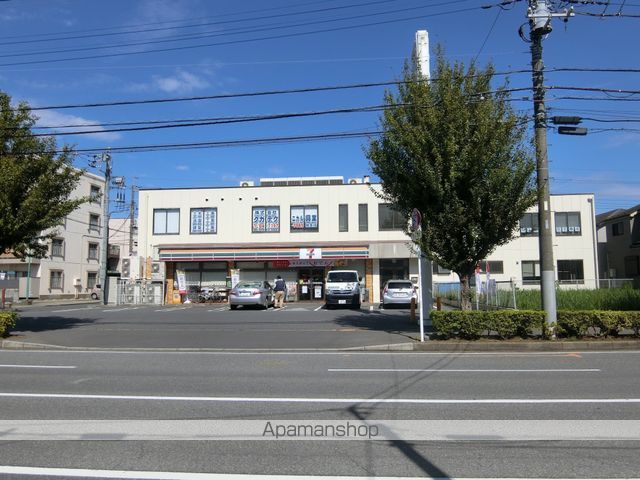 コンビニ　セブンイレブン（コンビニ）まで876m