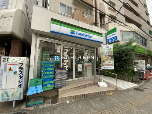 コンビニ　ファミリーマート 白山五丁目店（コンビニ）まで668m