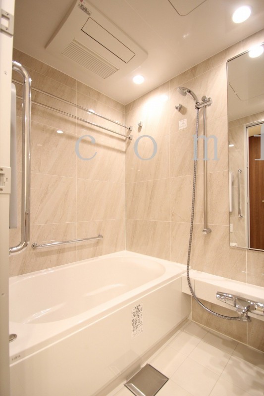 バス・シャワールーム　浴室乾燥・追い焚き機能付きバス