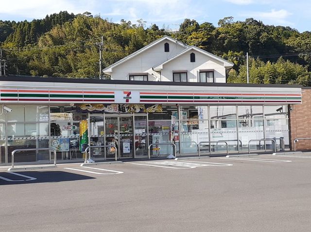 コンビニ　セブンイレブン隼人日当山店（コンビニ）まで500m