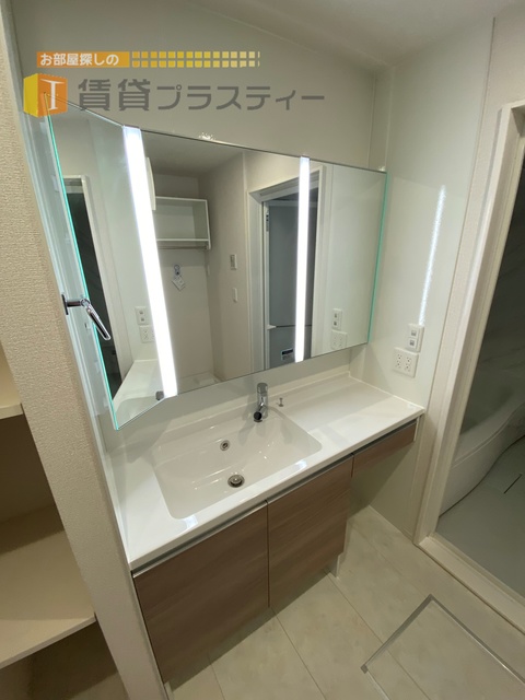 洗面設備　こんな洗面台、憧れでしたね。