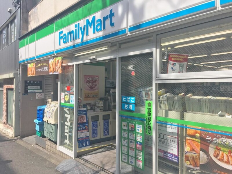 コンビニ　ファミリーマート西麻布霞町店（コンビニ）まで218m