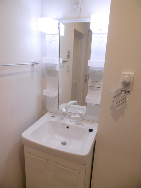 洗面設備　便利な独立洗面台です♪