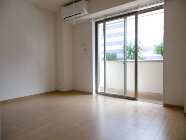 居室・リビング　南向きのバルコニーです♪