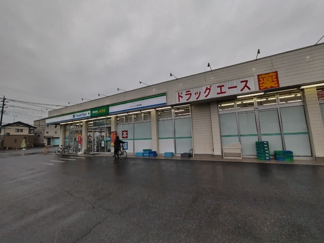 ドラックストア　ファミリーマートドラッグエース川越的場店（ドラッグストア）まで230m