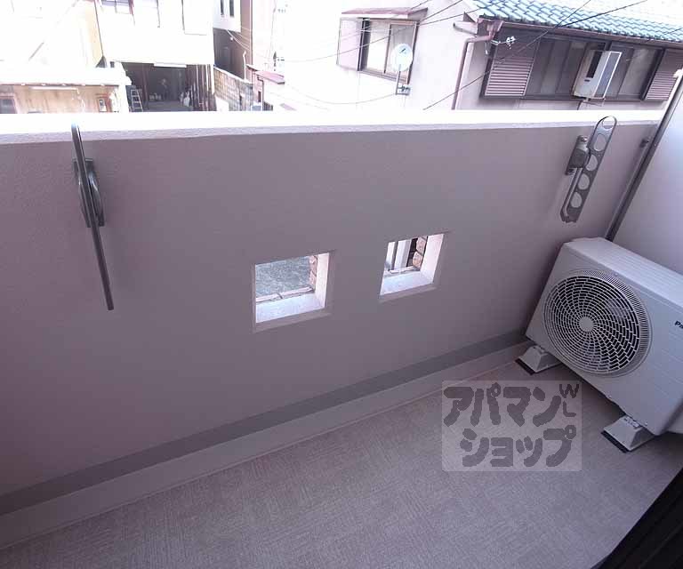 バルコニー　布団も十分干せます。