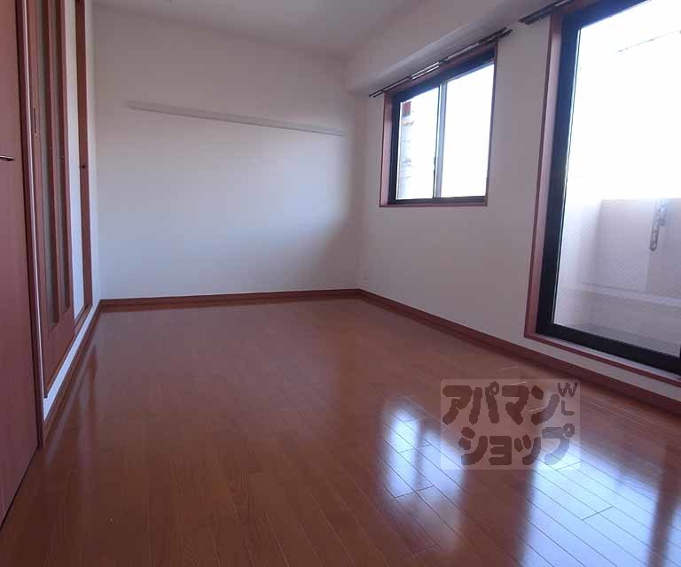 居室・リビング　広く横に広く使いやすい洋室です。