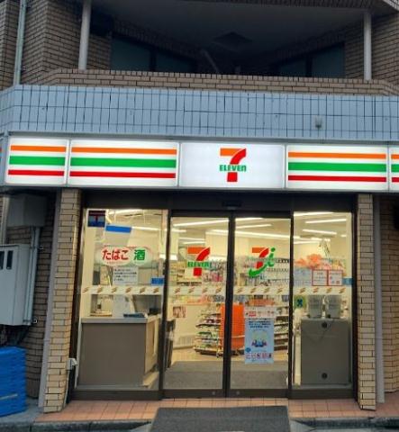 コンビニ　セブンイレブン（コンビニ）まで482m