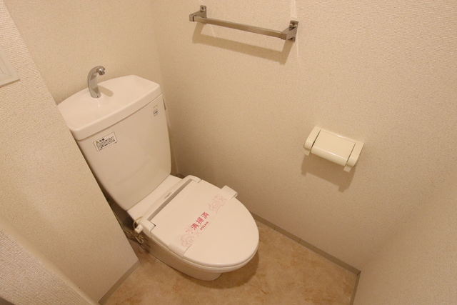 トイレ　暖房便座付き