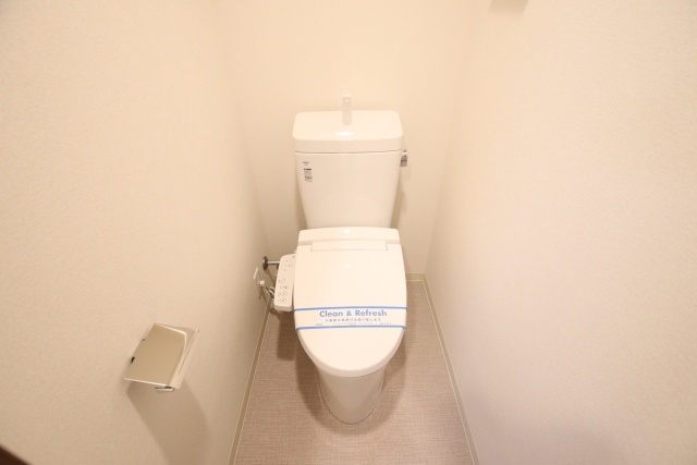 トイレ　※別室の参考写真の為、現況優先です。