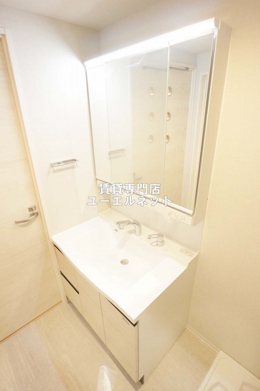 洗面設備　清潔感ある独立洗面台で毎日気持ちよく♪