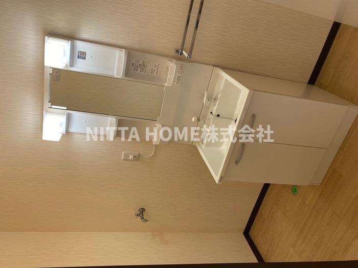 洗面設備　シャワー付き洗面台、新品です♪