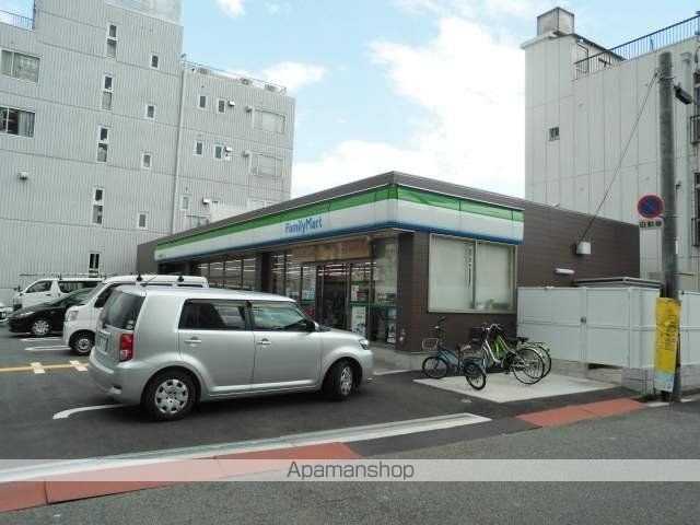 コンビニ　ファミリーマート（コンビニ）まで411m