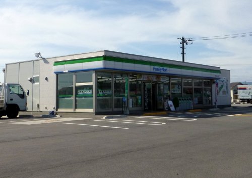 コンビニ　ファミリーマート境港夕日ヶ丘店（コンビニ）まで371m