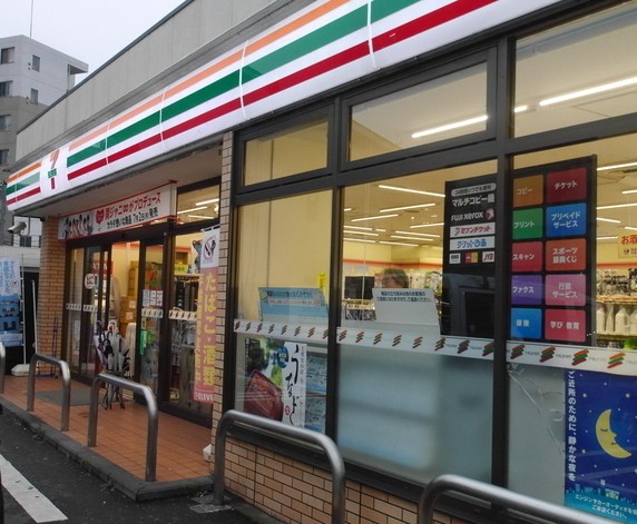 コンビニ　セブンイレブン新宿下落合駅北店（コンビニ）まで199m