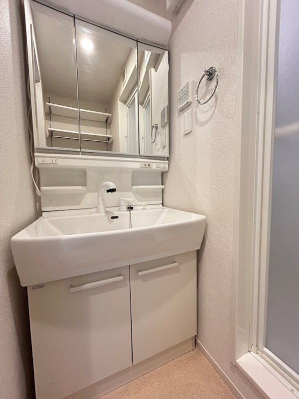 洗面設備　当物件の参考写真です。(同建物の部屋)