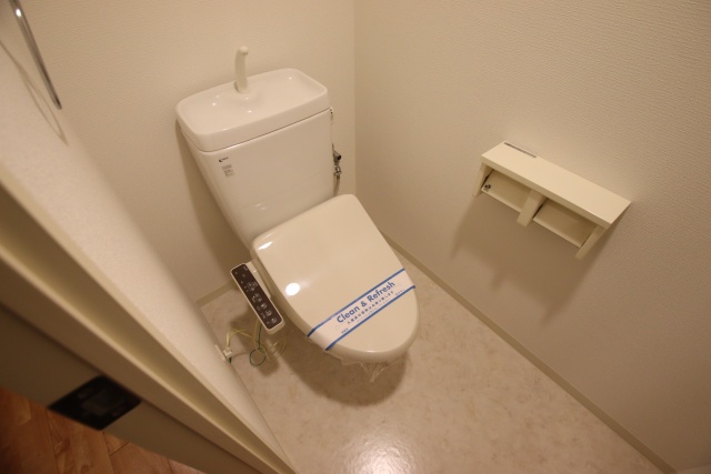 トイレ　※別室の参考写真の為、現況優先です。