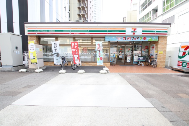コンビニ　セブン－イレブン　名古屋金山駅西店（コンビニ）まで300m