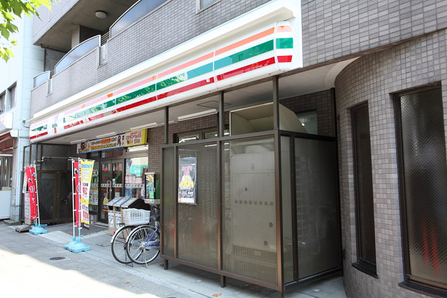 コンビニ　セブンイレブン 墨田両国3丁目店（コンビニ）まで142m