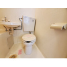 トイレ　シンプルで掃除のしやすいトイレです☆