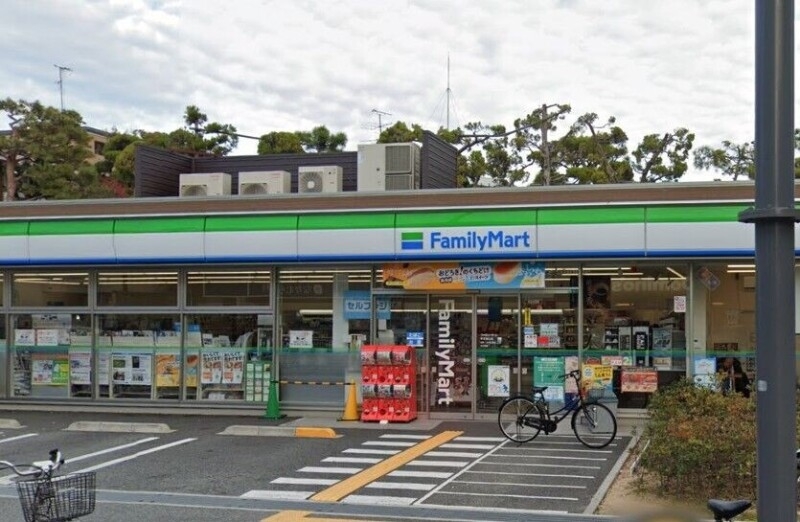 コンビニ　ファミリーマート甲子園口店（コンビニ）まで449m