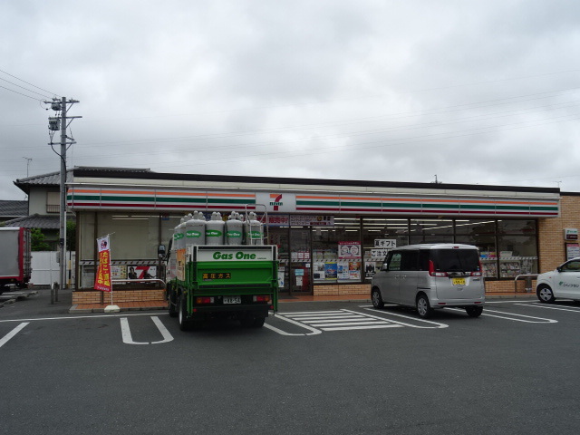 コンビニ　セブンイレブン（コンビニ）まで354m