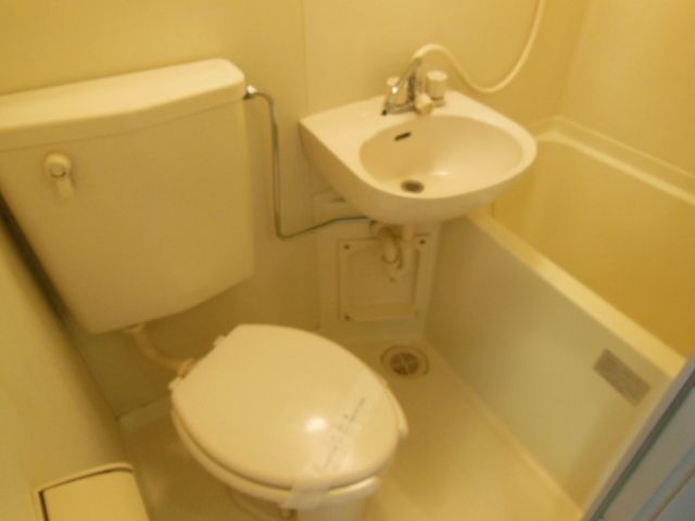 トイレ　＊別部屋の参考写真です。