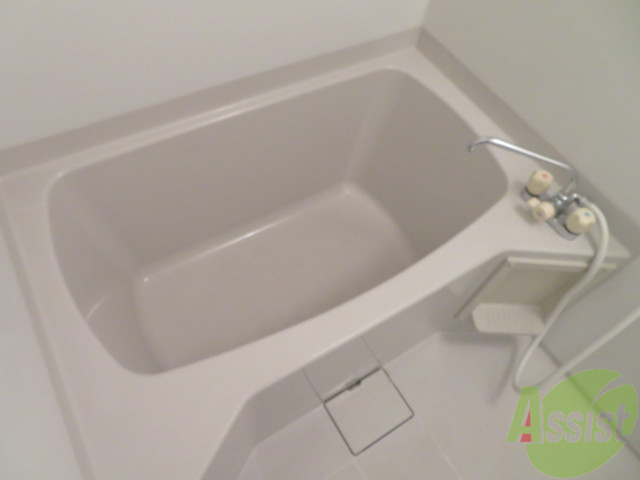 バス・シャワールーム　バスルームはこちらです。広々としてゆったり休めます。