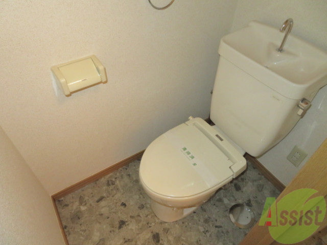 トイレ　こちらはトイレです。清潔感があり、安心して使用できます。