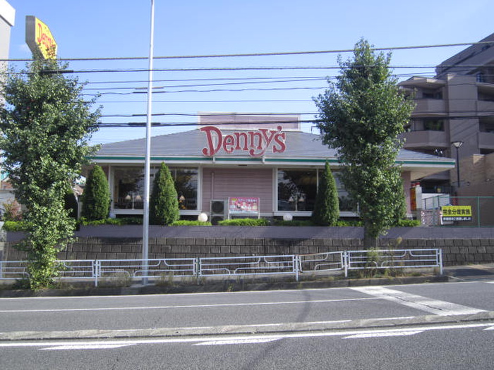 飲食店　デニーズ片倉町店（飲食店）まで451m