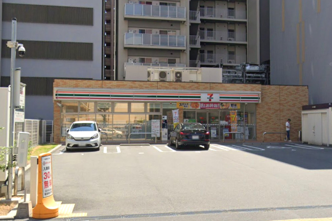 コンビニ　セブンイレブン吹田江坂町１丁目店（コンビニ）まで49m