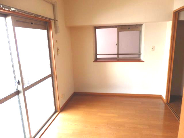 その他部屋・スペース　開放的な寝室です