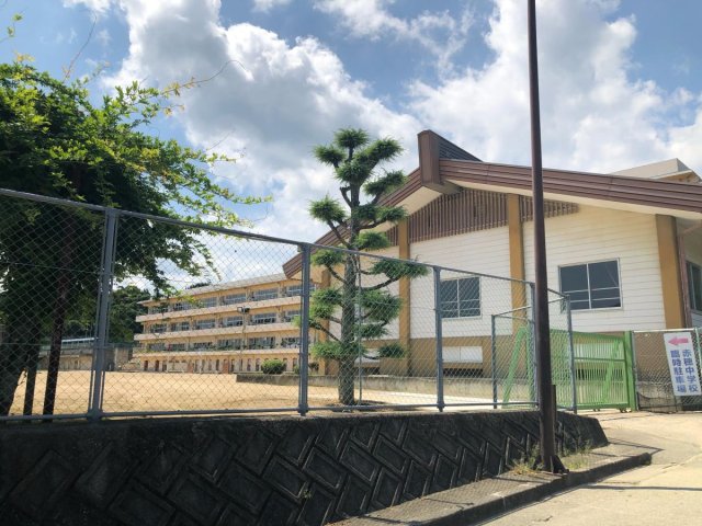 中学校　赤穂市立赤穂中学校（中学校）まで1233m