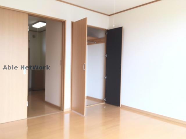 居室・リビング　落ち着いた色合いです