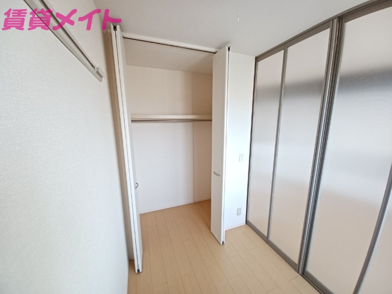 収納　同型参考写真