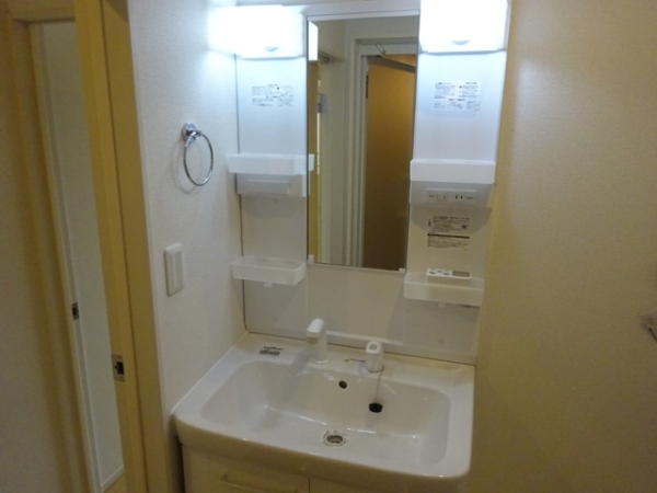 洗面設備　独立洗面台で朝の準備も快適です♪