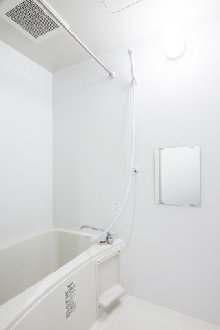 バス・シャワールーム　コンパクトで使いやすいお風呂です