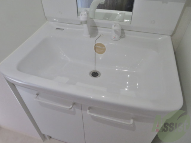 洗面設備　シャンプードレッサー。身支度はここでばっちり。