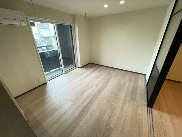 Dcrest新川Sの居間写真
