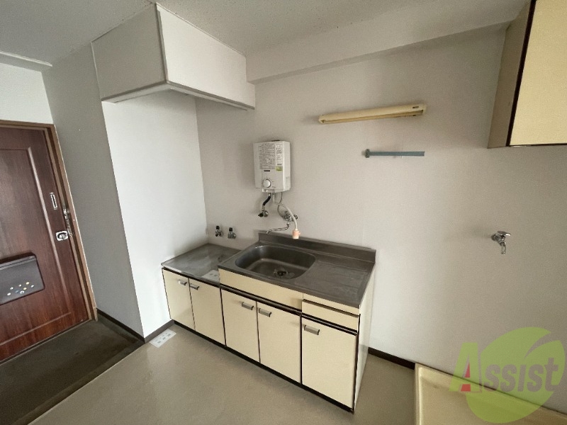 キッチン　２口ガスコンロも問題なく設置でき、スペースも広いですね。