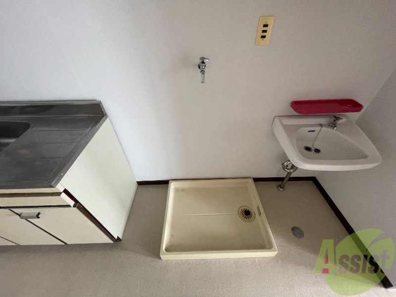 その他設備　洗濯機も問題なく設置できるスペースがありますね。