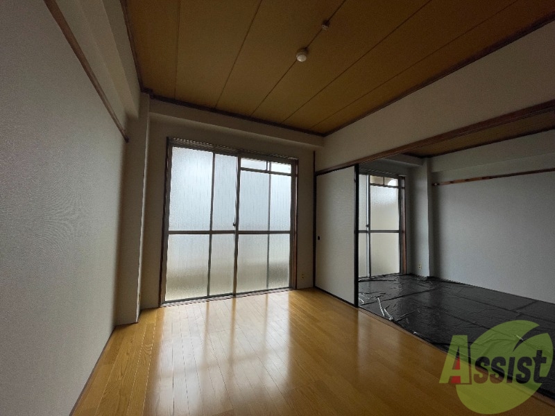 居室・リビング　陽当たりが良く、広々として過ごしやすそうです。