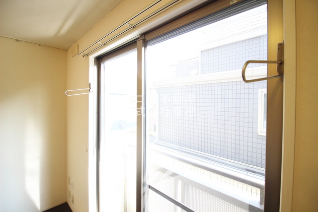 その他設備　３６５日いつでも洗濯物が干せる室内物干し用金具付♪