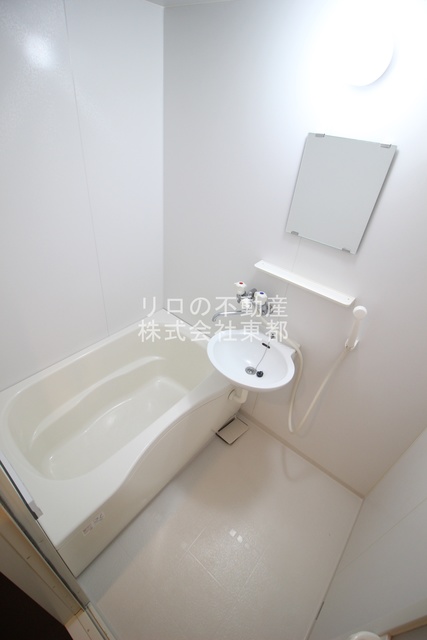 バス・シャワールーム　使いやすい☆洗面ボールと一体型のバスルームです♪