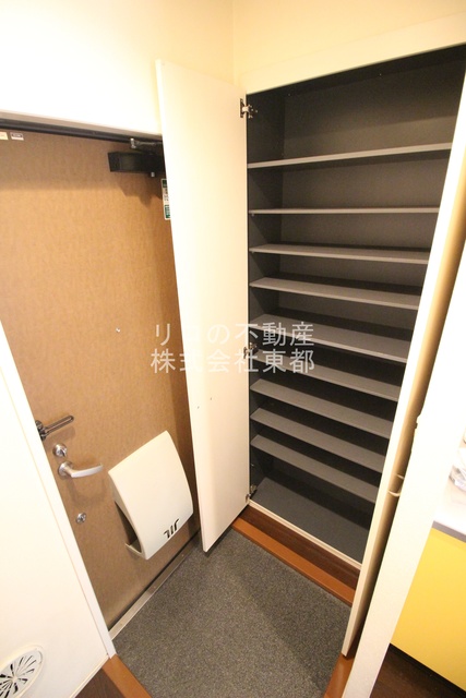 玄関　下駄箱がついているので、片付いた玄関をキープできます！