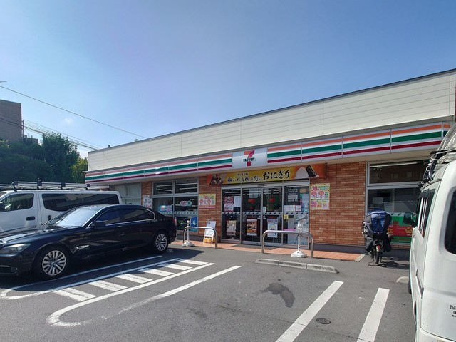コンビニ　セブンイレブン目黒鷹番1丁目店（コンビニ）まで217m