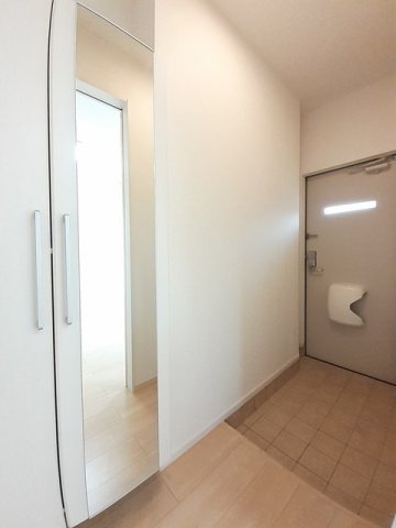 玄関　収納もある玄関です